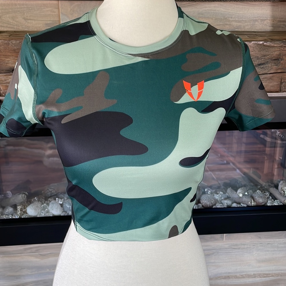 Firm Abs camo t-shirt. Size L